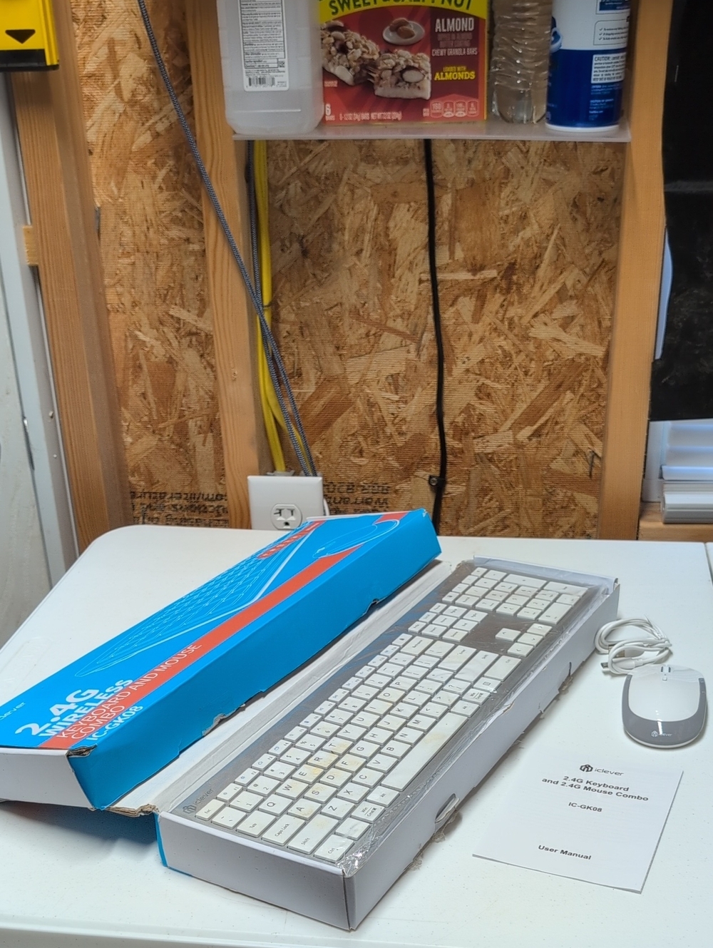 iClever White Wireless USB Keyboard and Mouse Combo — (95)